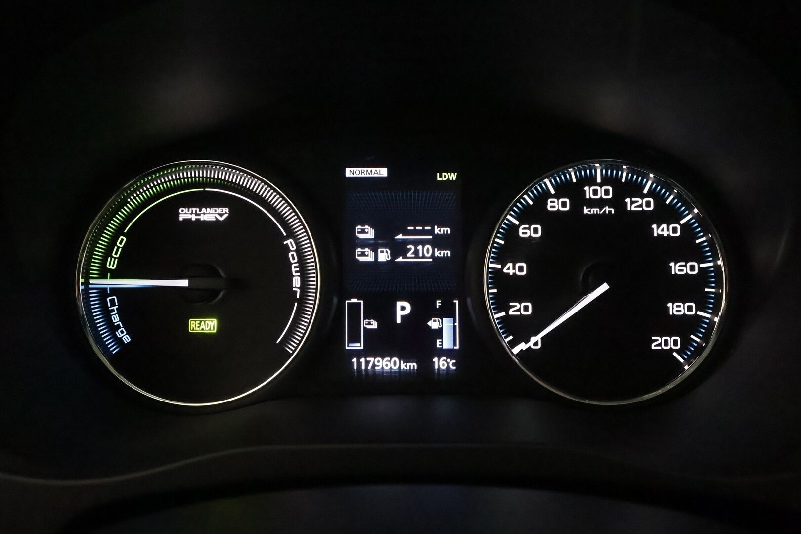Mitsubishi Outlander PHEV 2018 Instyle Navi 4WD 5P - Adapt.Vakkari / 360-Kamera / LED / Lisälämmitin / BLIS / Nahkasisusta / Sähköpenkki / Juuri tullut Tampereelle!