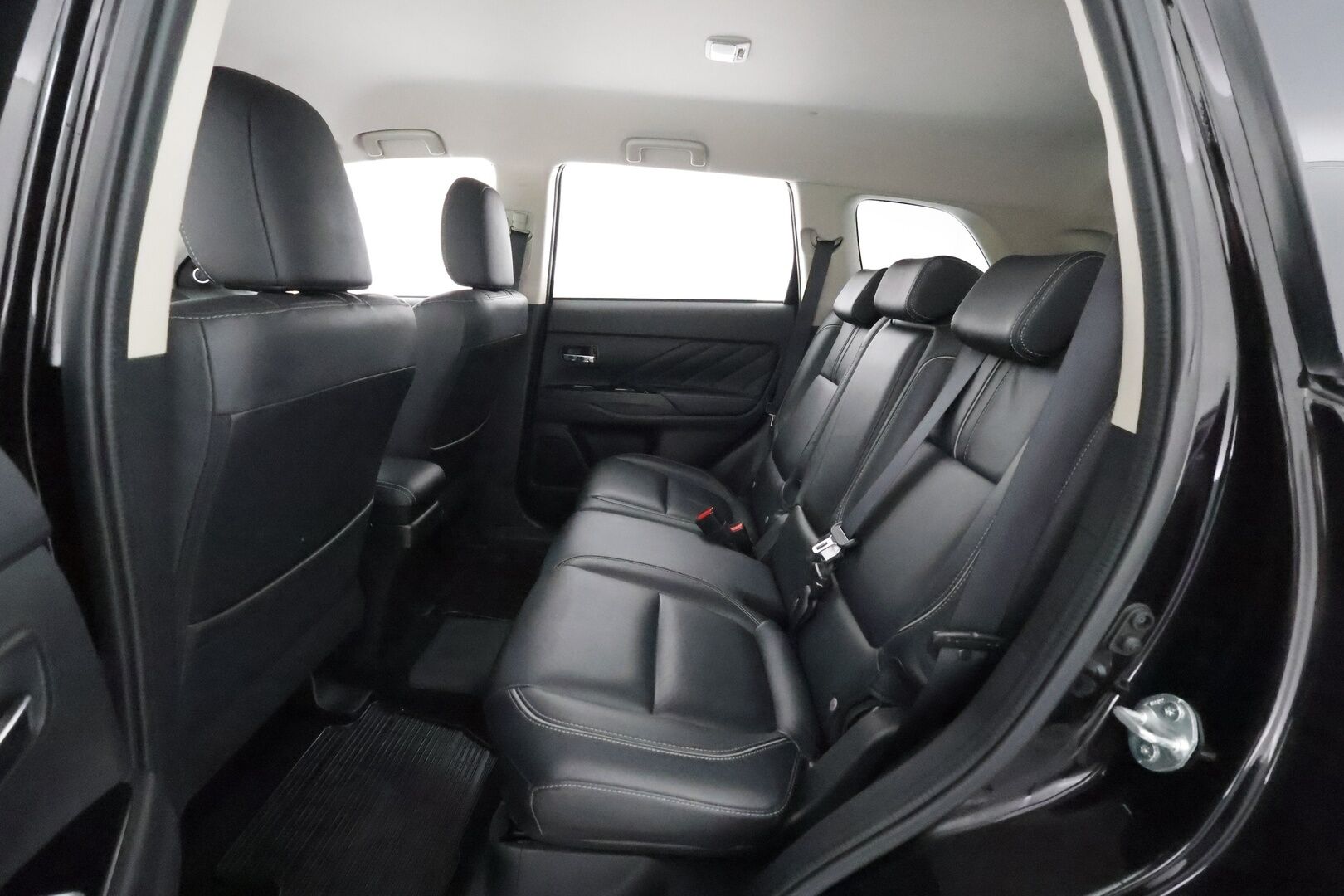 Mitsubishi Outlander PHEV 2018 Instyle Navi 4WD 5P - Adapt.Vakkari / 360-Kamera / LED / Lisälämmitin / BLIS / Nahkasisusta / Sähköpenkki / Juuri tullut Tampereelle!