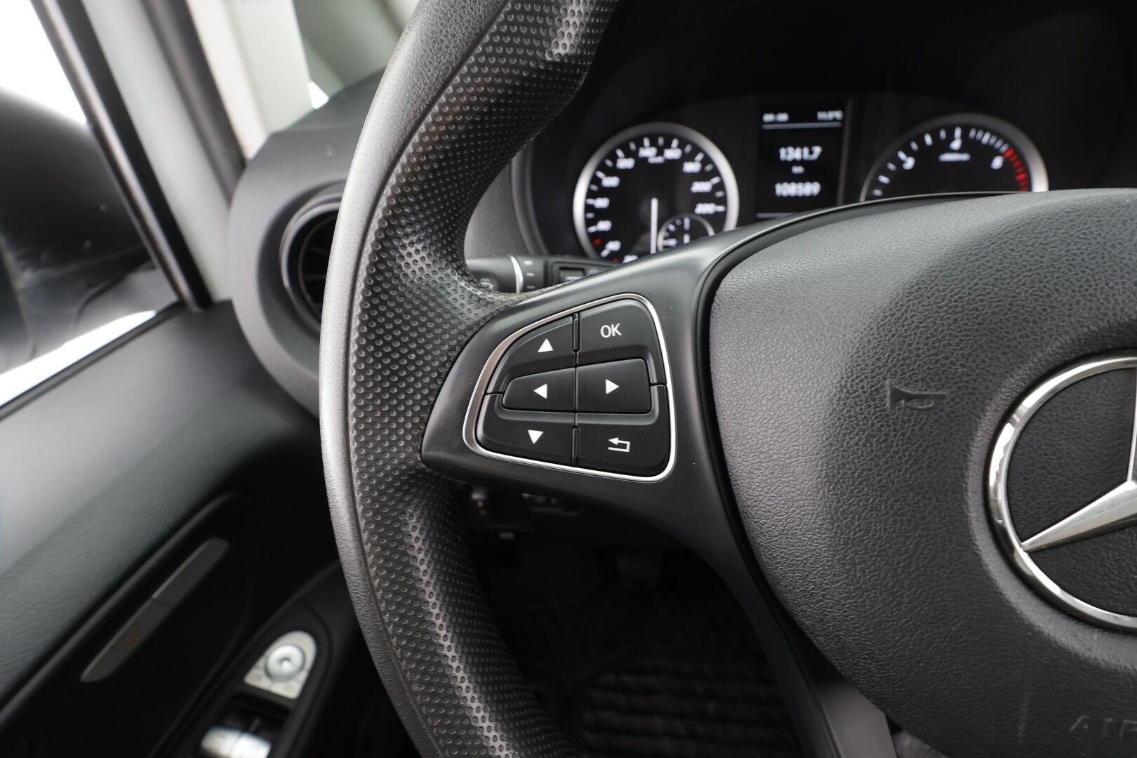 Mercedes-Benz Vito 2022 110CDI FWD-3,05/32K keskipitkä A2 Worker * Vakkari / Webasto / P.Kamera / Bluetoot / Merkkihuollettu * - Suomi-auto / Kahdet Renkaat