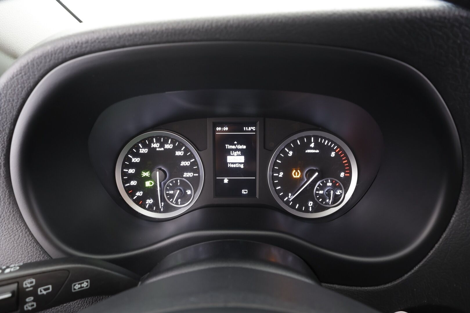 Mercedes-Benz Vito 2022 110CDI FWD-3,05/32K keskipitkä A2 Worker * Vakkari / Webasto / P.Kamera / Bluetoot / Merkkihuollettu * - Suomi-auto / Kahdet Renkaat