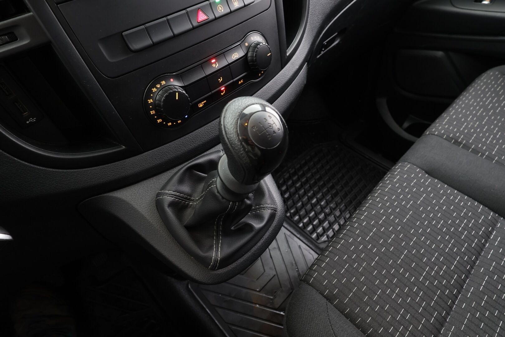 Mercedes-Benz Vito 2022 110CDI FWD-3,05/32K keskipitkä A2 Worker * Webasto / P.Kamera / Vakkari / Apple&Android / Ilmastointi / ALV * - Suomi-auto / Kahdet renkaat / Merkkihuollot