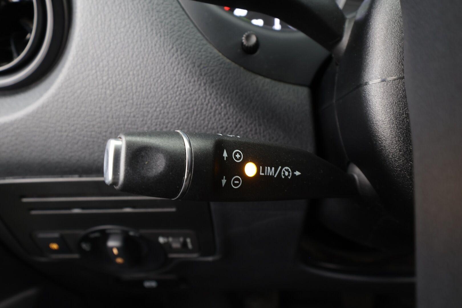 Mercedes-Benz Vito 2022 110CDI FWD-3,05/32K keskipitkä A2 Worker * Webasto / P.Kamera / Vakkari / Apple&Android / Ilmastointi / ALV * - Suomi-auto / Kahdet renkaat / Merkkihuollot