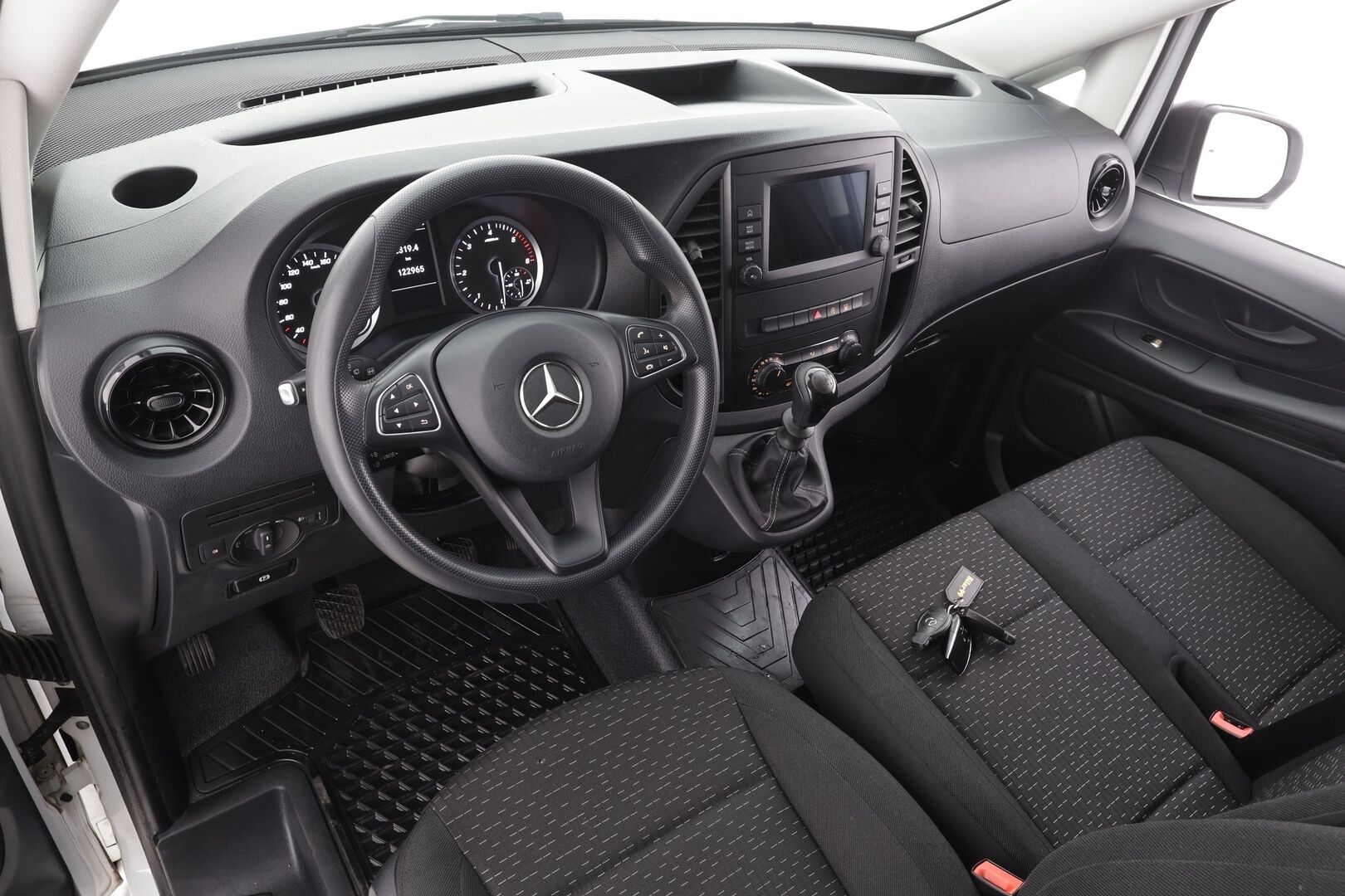 Mercedes-Benz Vito 2022 110CDI FWD-3,05/32K keskipitkä A2 Worker * Webasto / P.Kamera / Vakkari / Apple&Android / Ilmastointi / ALV * - Suomi-auto / Kahdet renkaat / Merkkihuollot