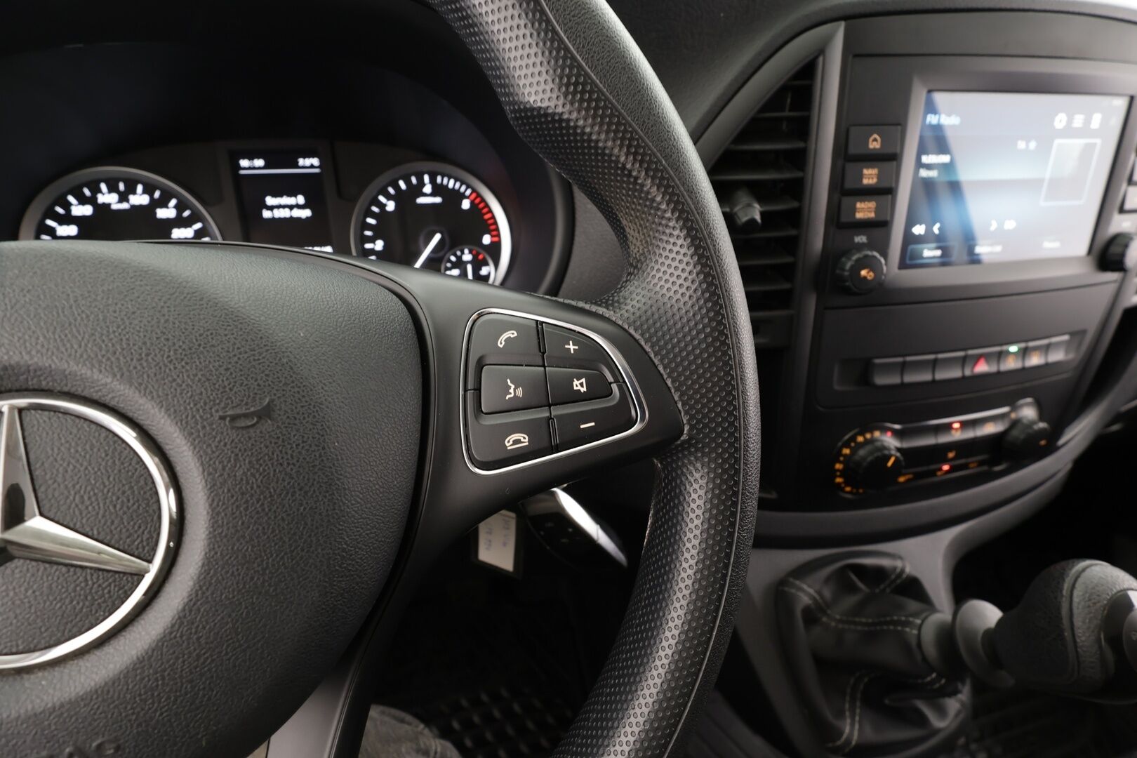 Mercedes-Benz Vito 2022 110CDI FWD-3,05/32K keskipitkä A2 Worker * Webasto / P.Kamera / Vakkari / Apple&Android / Ilmastointi / ALV * - Suomi-auto / Kahdet renkaat / Merkkihuollot