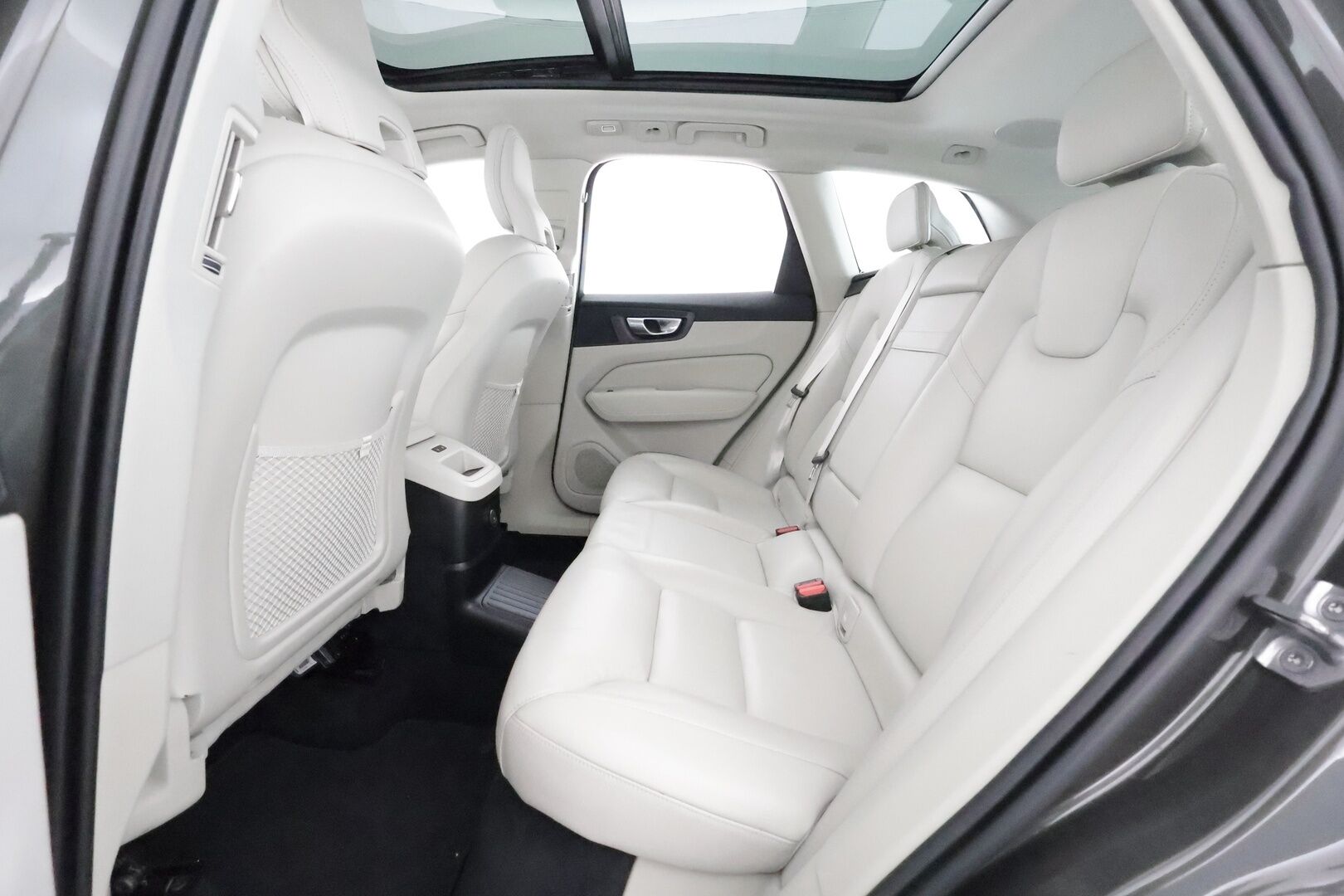 Volvo XC60 2022 T6 TwE AWD Inscription Edition aut - 3,99 % KORKOTARJOUS TÄHÄN AUTOON - 1-om Suomi-auto / Pa-lämmitin / Adapt.vakkari / HarmanKardon / Panorama / Koukku