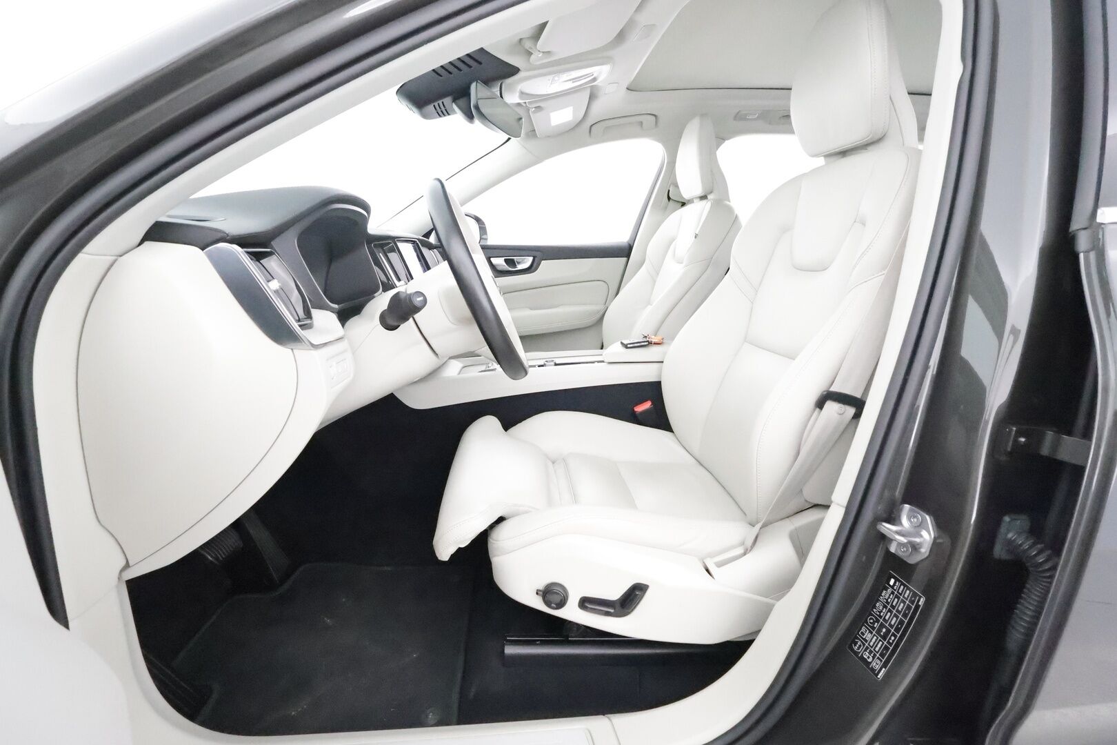 Volvo XC60 2022 T6 TwE AWD Inscription Edition aut **1-om Suomi-auto / Pa-lämmitin / Adapt.vakkari / HarmanKardon / Panorama / Koukku** - 3,99 % KORKOTARJOUS TÄHÄN AUTOON - 