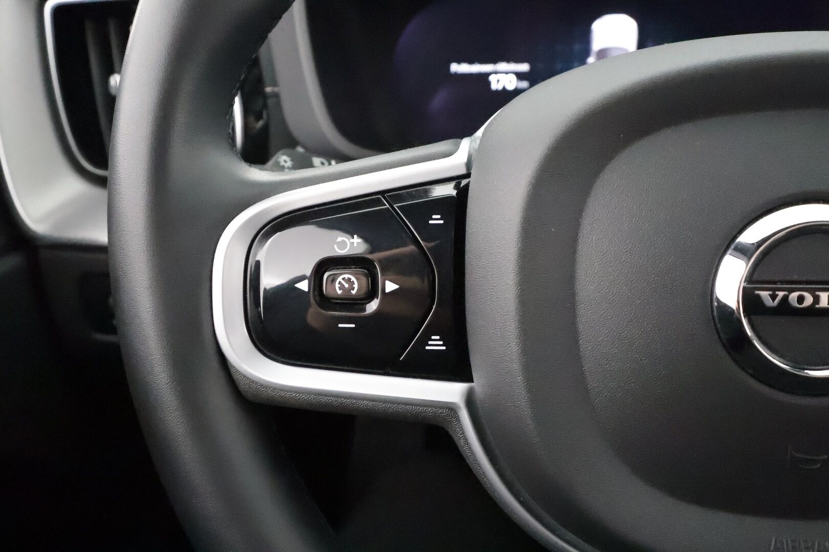 Volvo XC60 2022 T6 TwE AWD Business R-Design Edition aut * ACC / P.kamera / Panorama / Muistipenkki / Webasto / Keyless * - Facelift / Suomi-auto / Kahdet renkaat aluvanteilla / Akku kuntotarkastettu