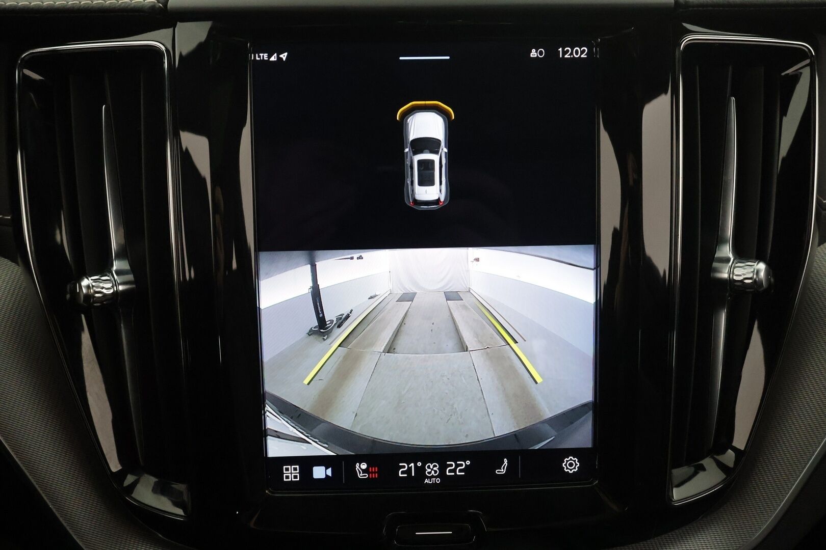 Volvo XC60 2022 T6 TwE AWD Business R-Design Edition aut * ACC / P.kamera / Panorama / Muistipenkki / Webasto / Keyless * - Facelift / Suomi-auto / Kahdet renkaat aluvanteilla / Akku kuntotarkastettu