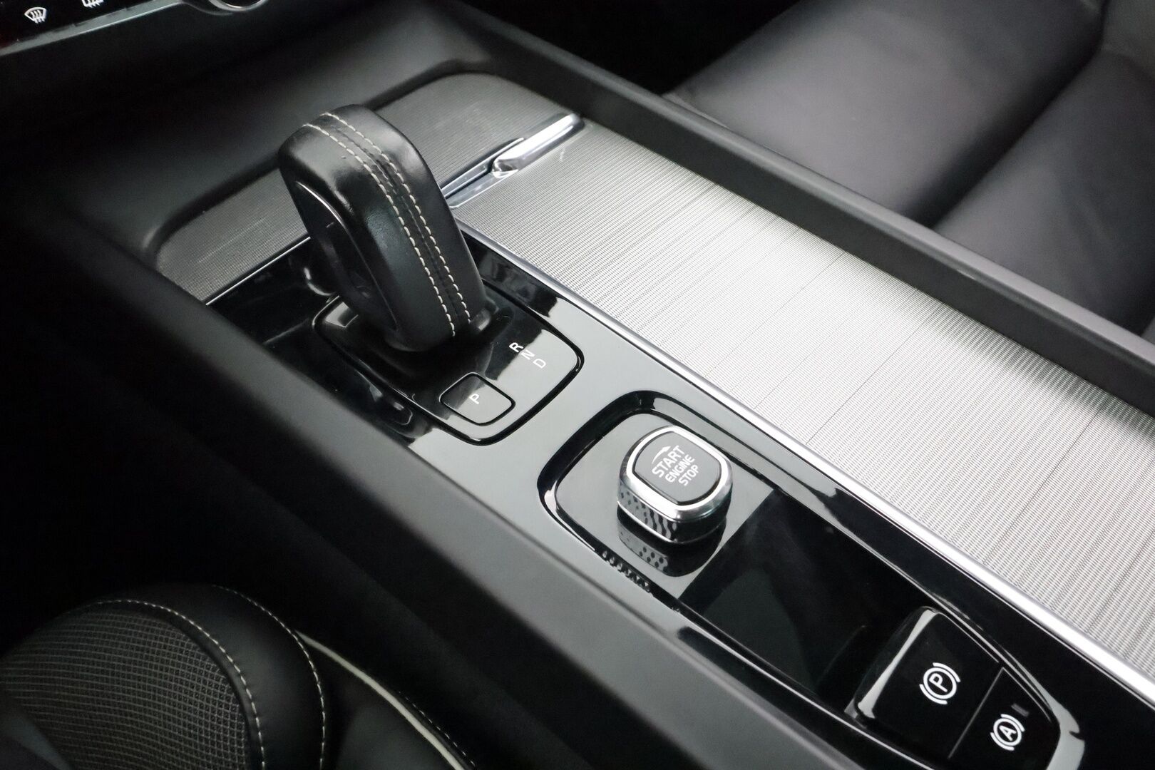 Volvo XC60 2022 T6 TwE AWD Business R-Design Edition aut * ACC / P.kamera / Panorama / Muistipenkki / Webasto / Keyless * - Facelift / Suomi-auto / Kahdet renkaat aluvanteilla / Akku kuntotarkastettu