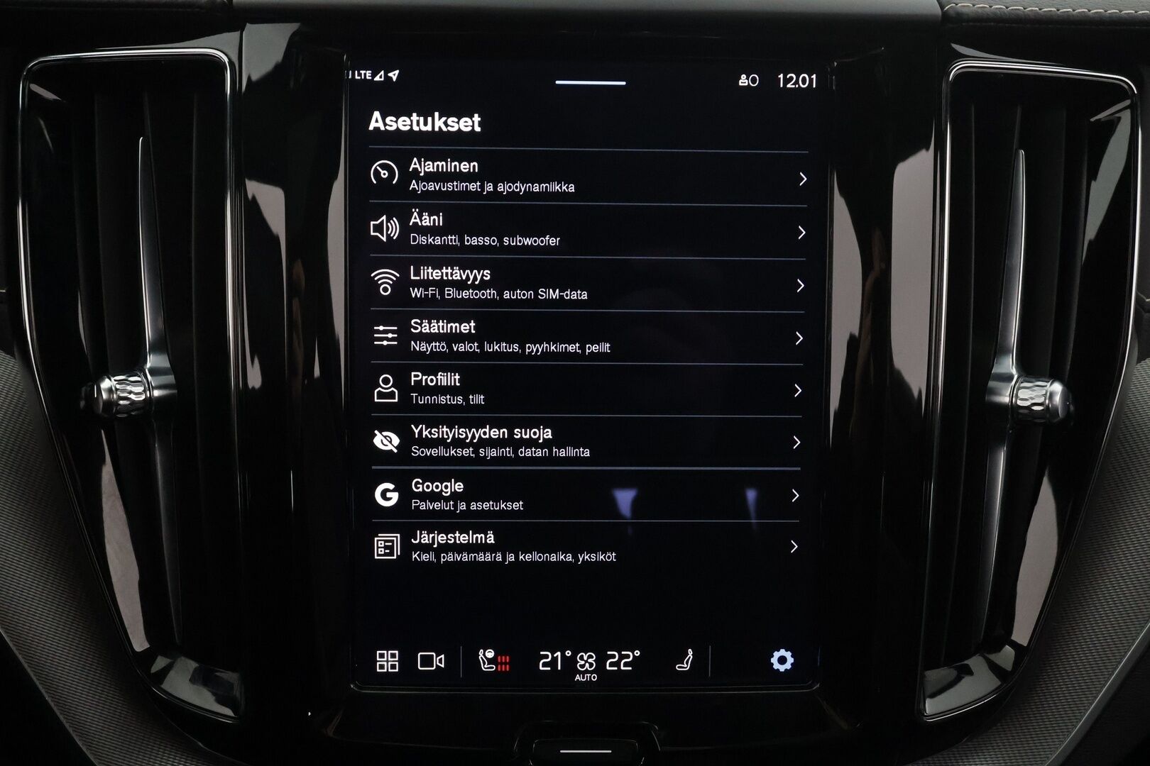 Volvo XC60 2022 T6 TwE AWD Business R-Design Edition aut * ACC / P.kamera / Panorama / Muistipenkki / Webasto / Keyless * - Facelift / Suomi-auto / Kahdet renkaat aluvanteilla / Akku kuntotarkastettu