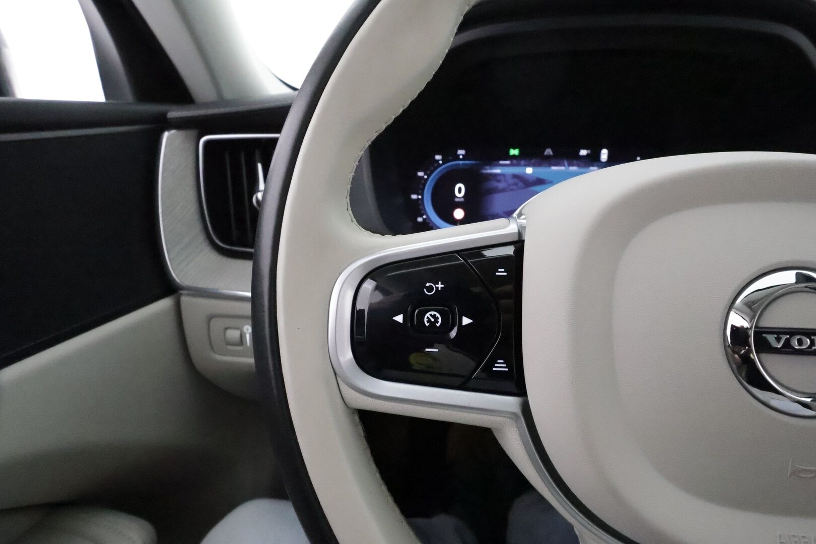 Volvo XC60 2022 T6 TwE AWD Business Inscription Edition aut **Facelift / Panorama / Adapt.vakkari / Muistipenkki / P.kamera / Apple&Android** - 3,99 % KORKOTARJOUS TÄHÄN AUTOON - 
