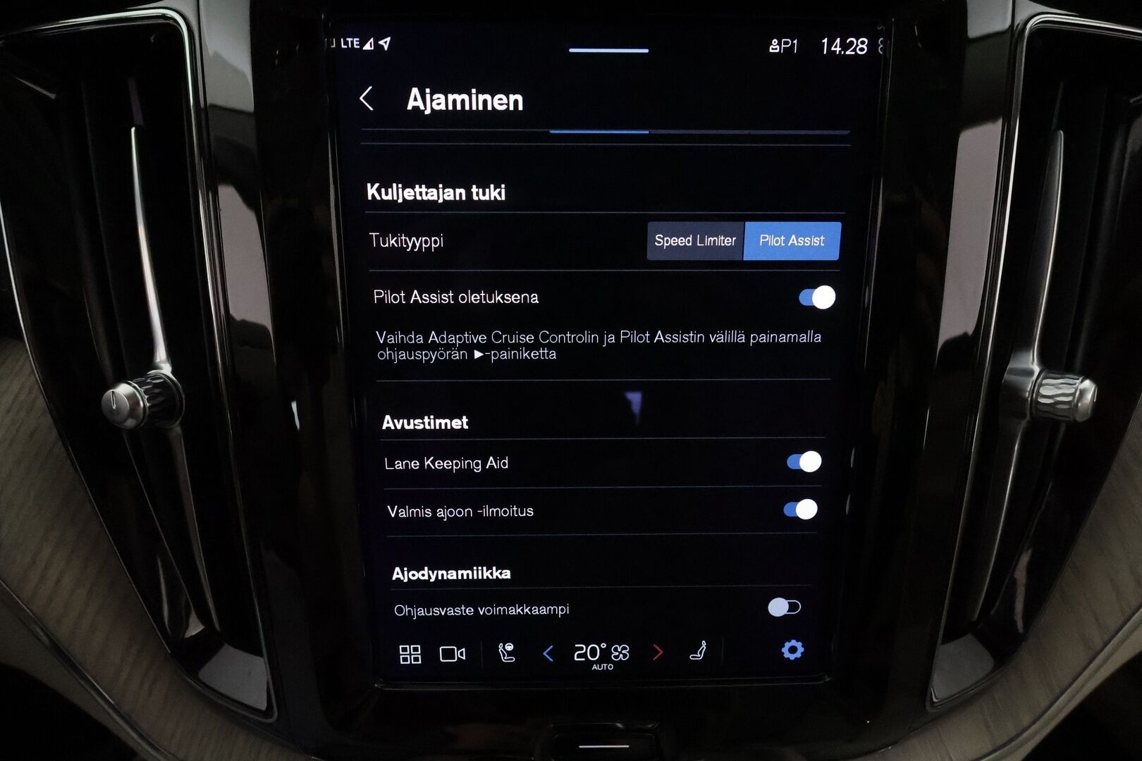 Volvo XC60 2022 T6 TwE AWD Business Inscription Edition aut **Facelift / Panorama / Adapt.vakkari / Muistipenkki / P.kamera / Apple&Android** - 3,99 % KORKOTARJOUS TÄHÄN AUTOON - Akku kuntotarkistettu!