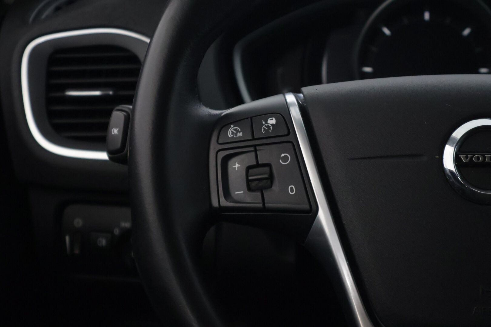 Volvo V40 Cross Country 2016 D3 Business aut - |Adapt vakkari | Webasto | Koukku | Navi | LED | Kamera | Tutkat| - KORKO VAIN 3,99 %