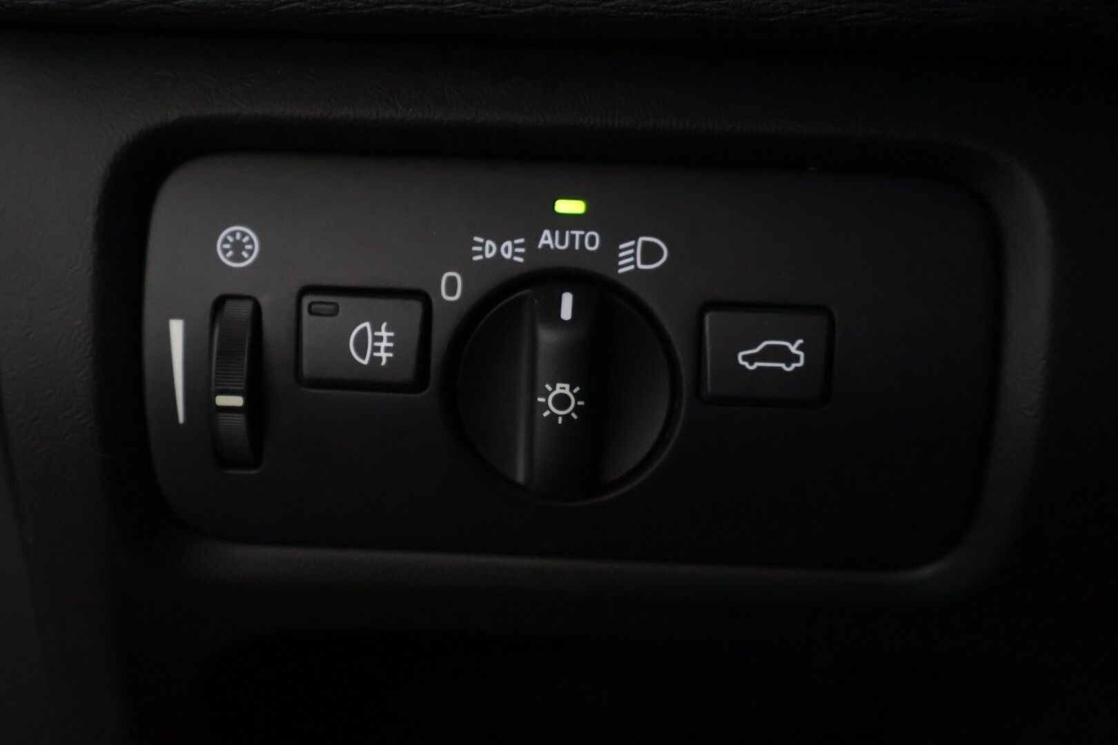 Volvo V40 Cross Country 2016 D3 Business aut - |Adapt vakkari | Webasto | Koukku | Navi | LED | Kamera | Tutkat| - KORKO VAIN 3,99 %