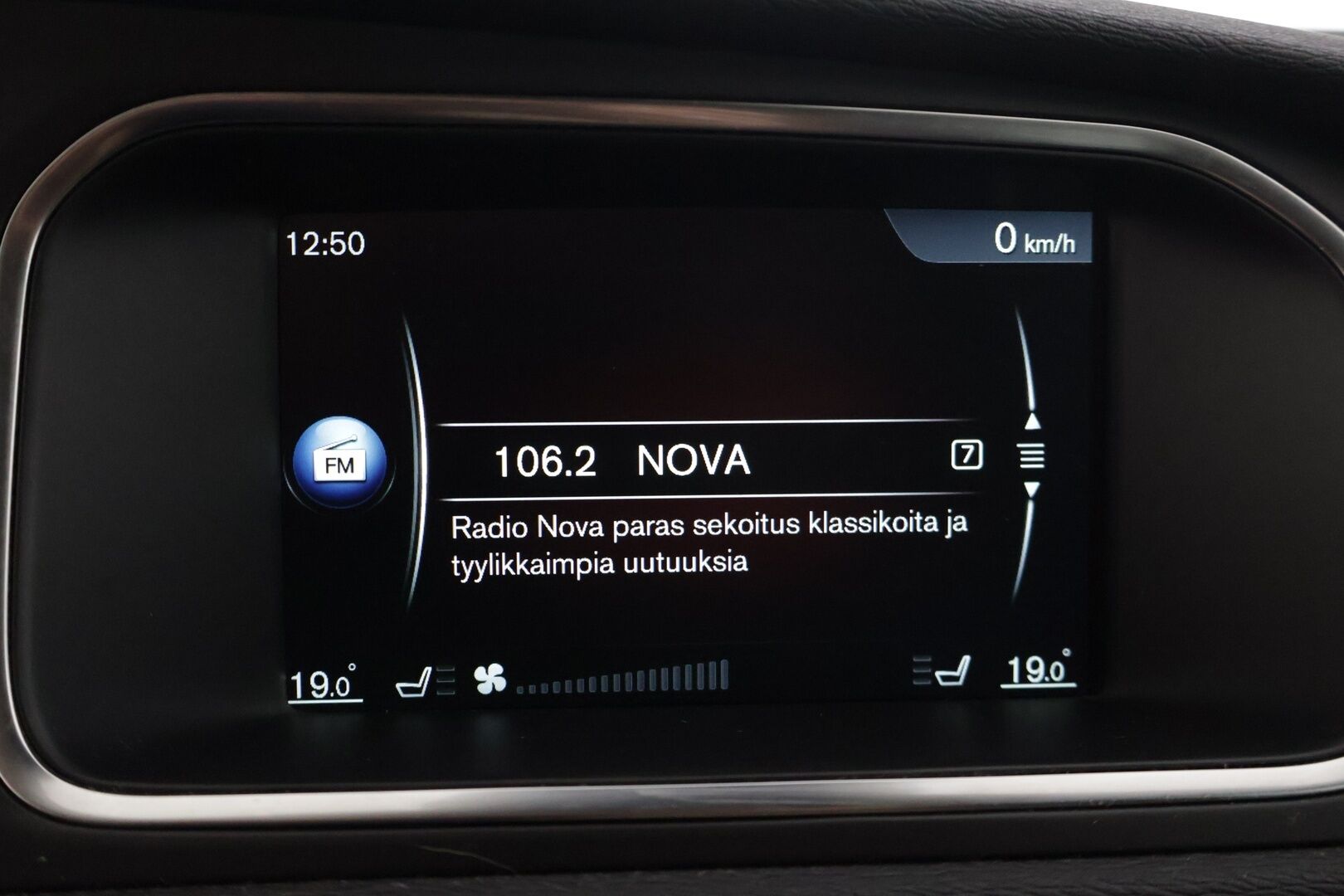 Volvo V40 Cross Country 2016 D3 Business aut - |Adapt vakkari | Webasto | Koukku | Navi | LED | Kamera | Tutkat| - KORKO VAIN 3,99 %
