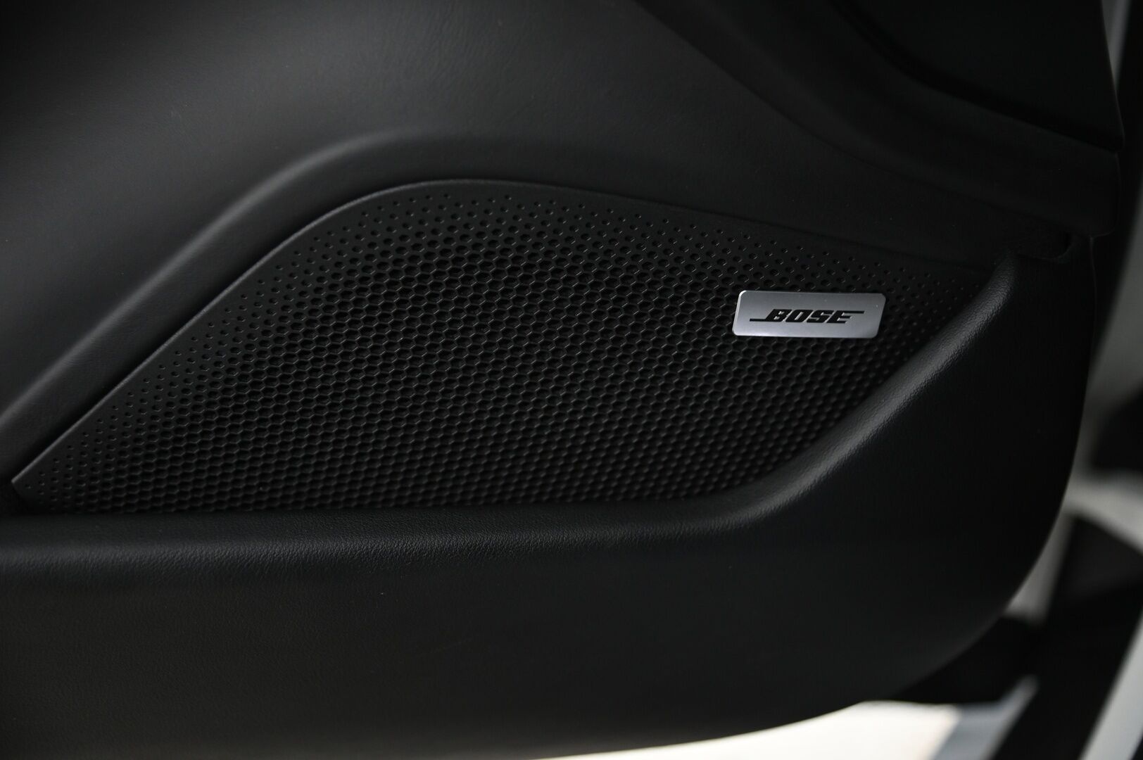 Porsche Taycan 2020 Turbo * Sport Chrono / Matrix LED / Adapt.vakkari / BOSE / Lämpöpumppu / Ilma-alusta / 14-ist. / Lasikatto / P.kamera * - Akku kuntotarkastettu SoH 93%
