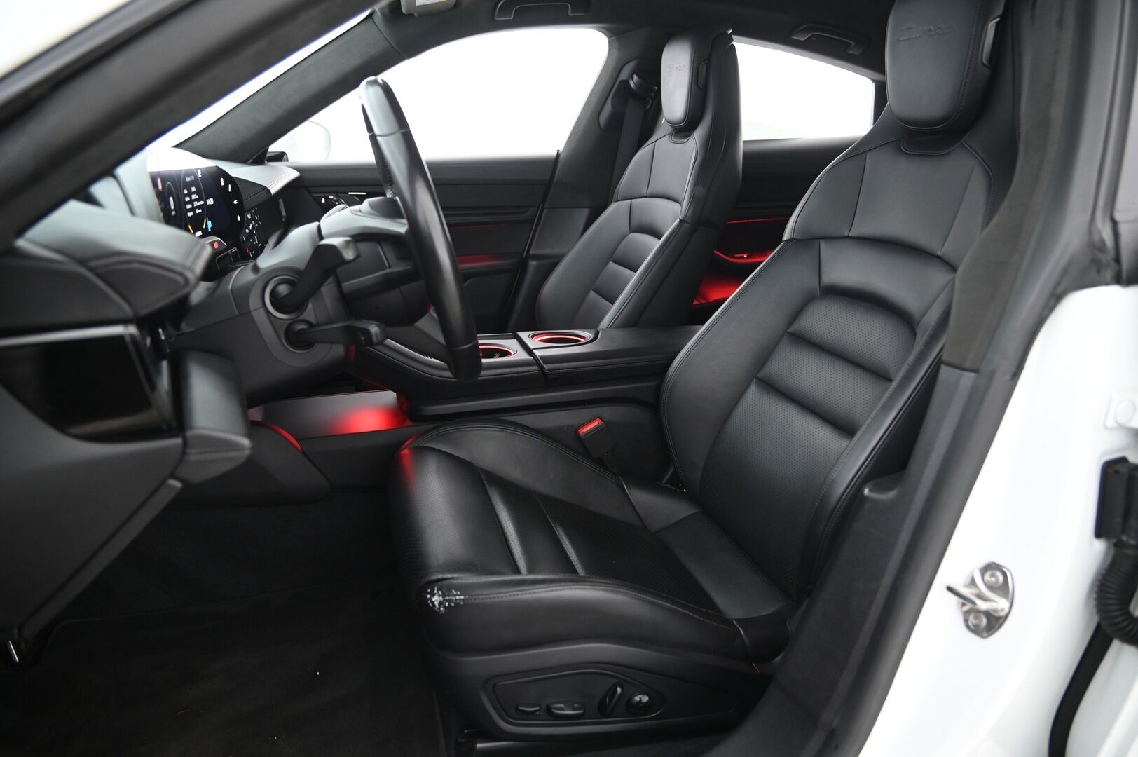 Porsche Taycan 2020 Turbo * Sport Chrono / Matrix LED / Adapt.vakkari / BOSE / Lämpöpumppu / Ilma-alusta / 14-ist. / Lasikatto / P.kamera * - Akku kuntotarkastettu SoH 93%