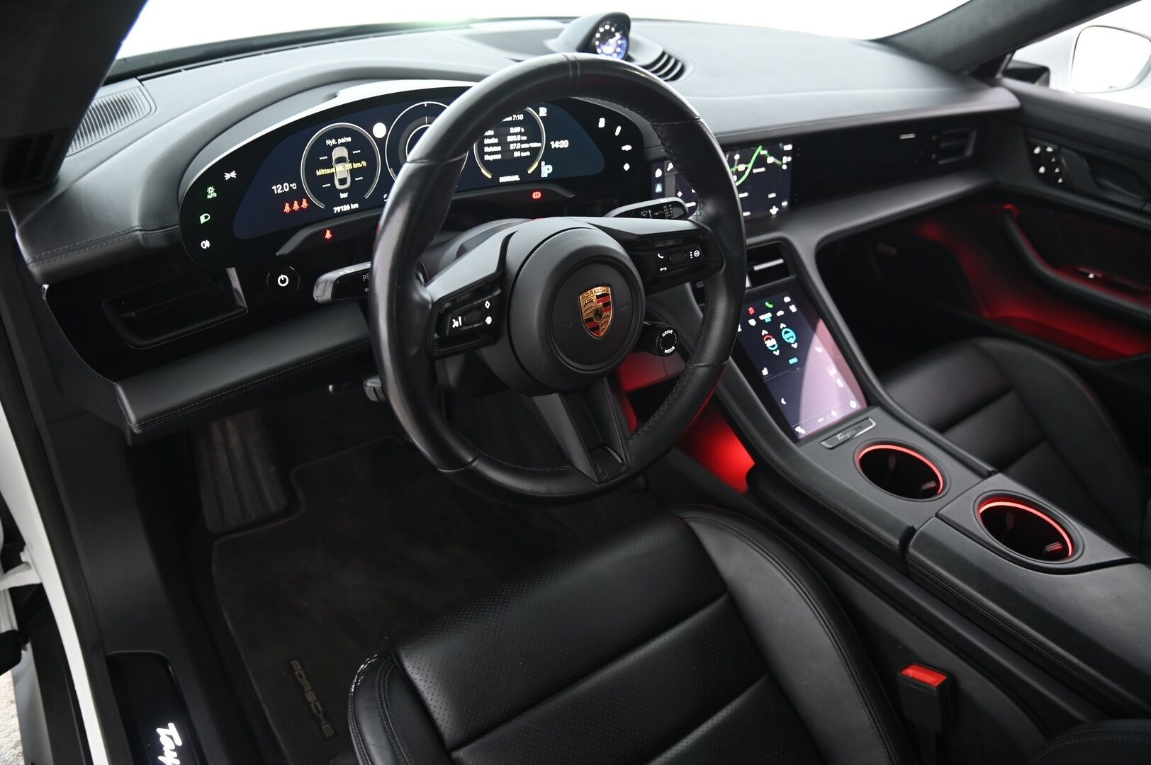Porsche Taycan 2020 Turbo * Sport Chrono / Matrix LED / Adapt.vakkari / BOSE / Lämpöpumppu / Ilma-alusta / 14-ist. / Lasikatto / P.kamera * - Akku kuntotarkastettu SoH 93%