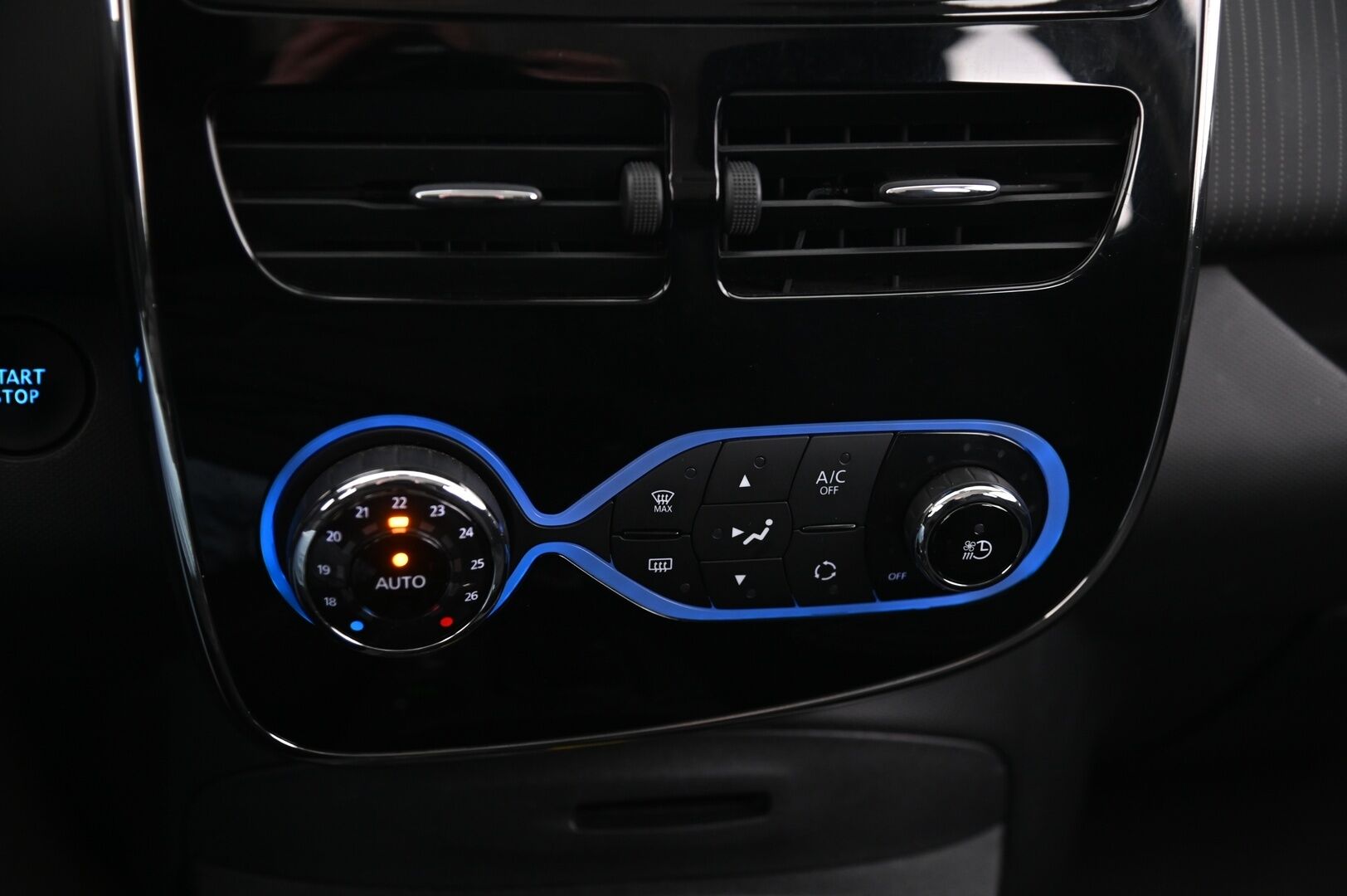 RENAULT ZOE 2020 Intens R110 Z.E.40 *Peruutuskamera / Tutkat takana / Vakionopeudensäädin / Bluetooth* - 2x Avain / Navigointi / Digimittaristo / keyless 