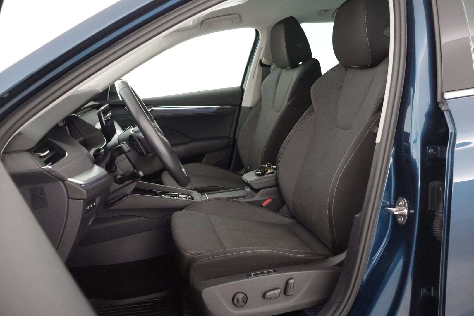 Skoda Octavia 2022 Combi 2.0 TDI 200 4x4 Style DSG Autom.*Canton / Muistipenkit / Navi / Koukku / Matrix LED /  Webasto / KeylessGo / ACC* - *1.Om Suomi-auto / 2x Renkaat / Jakopää tehty / Uudet kesärenkaat / Seuraava katsastus 5/27*