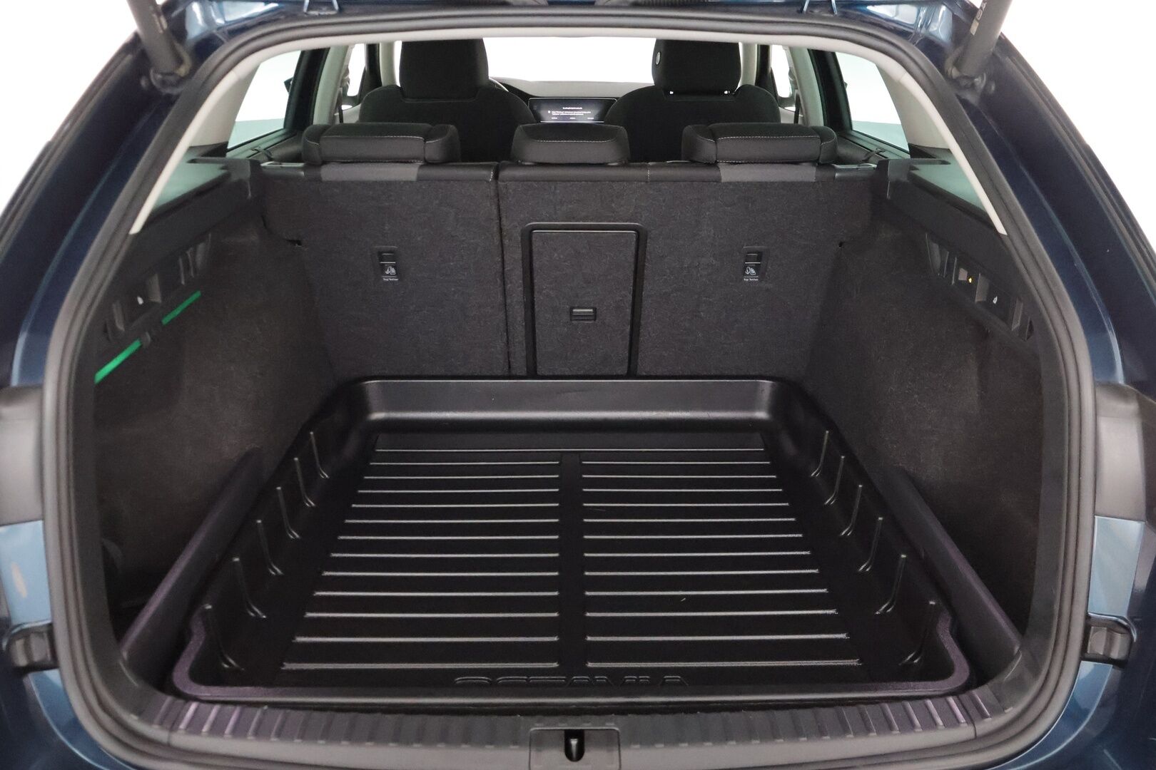 Skoda Octavia 2022 Combi 2.0 TDI 200 4x4 Style DSG Autom.*Canton / Muistipenkit / Navi / Koukku / Matrix LED /  Webasto / KeylessGo / ACC* - *1.Om Suomi-auto / 2x Renkaat / Jakopää tehty / Uudet kesärenkaat / Seuraava katsastus 5/27*