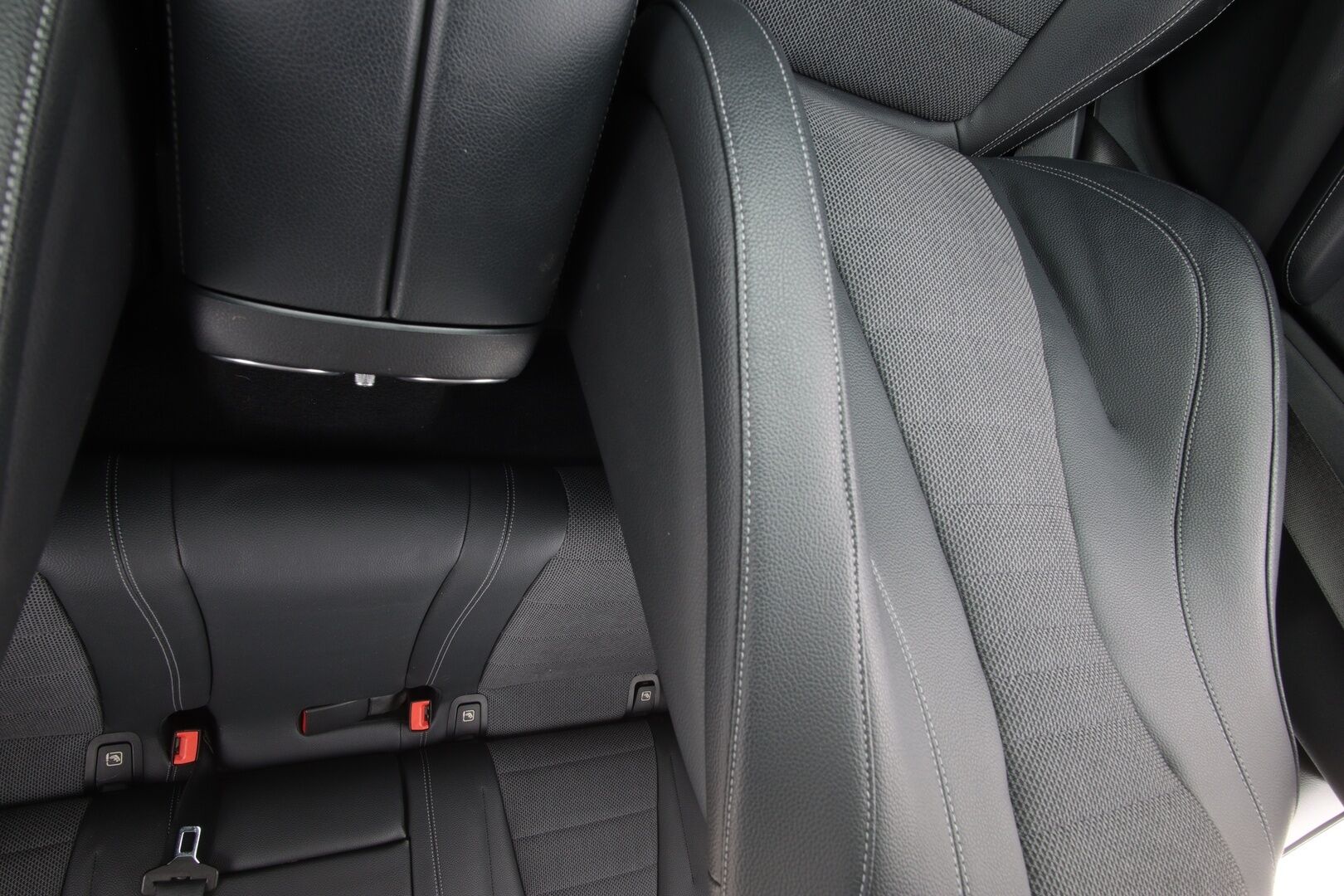 Mercedes-Benz E 2017 350 d T A Business *Webasto / Sähköinen vetokoukku / Peruutuskamera / Parkkitutkat / Hyvät kitkat / 2x renkaat* - Huippusiisti voimanpesä!