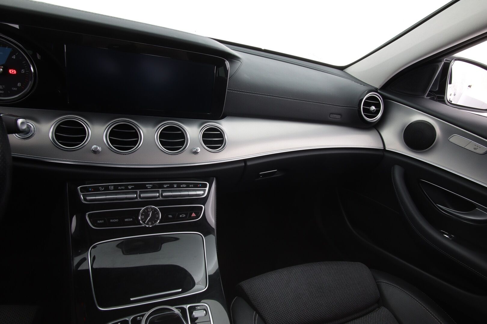 Mercedes-Benz E 2017 350 d T A Business *Webasto / Sähköinen vetokoukku / Peruutuskamera / Parkkitutkat / Hyvät kitkat / 2x renkaat* - Huippusiisti voimanpesä!