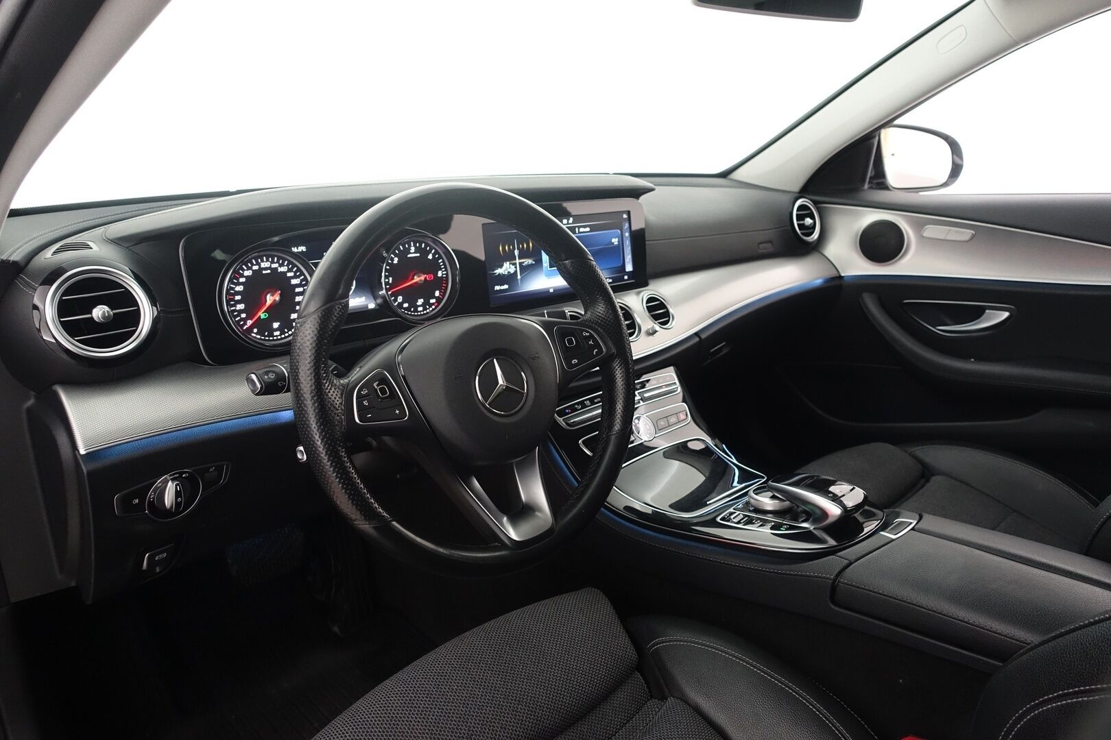Mercedes-Benz E 2017 350 d T A Business - | Webasto | Sähköinen vetokoukku | Peruutuskamera | Parkkitutkat | Hyvät kitkat | 2x OEM Vanteet |