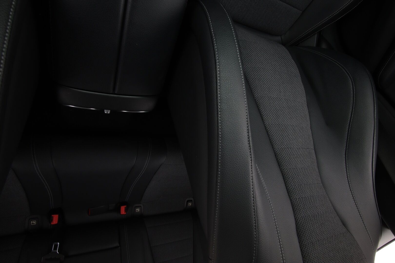 Mercedes-Benz E 2017 350 d T A Business *Webasto / Sähköinen vetokoukku / Peruutuskamera / Parkkitutkat / Hyvät kitkat / 2x renkaat* - Huippusiisti voimanpesä!