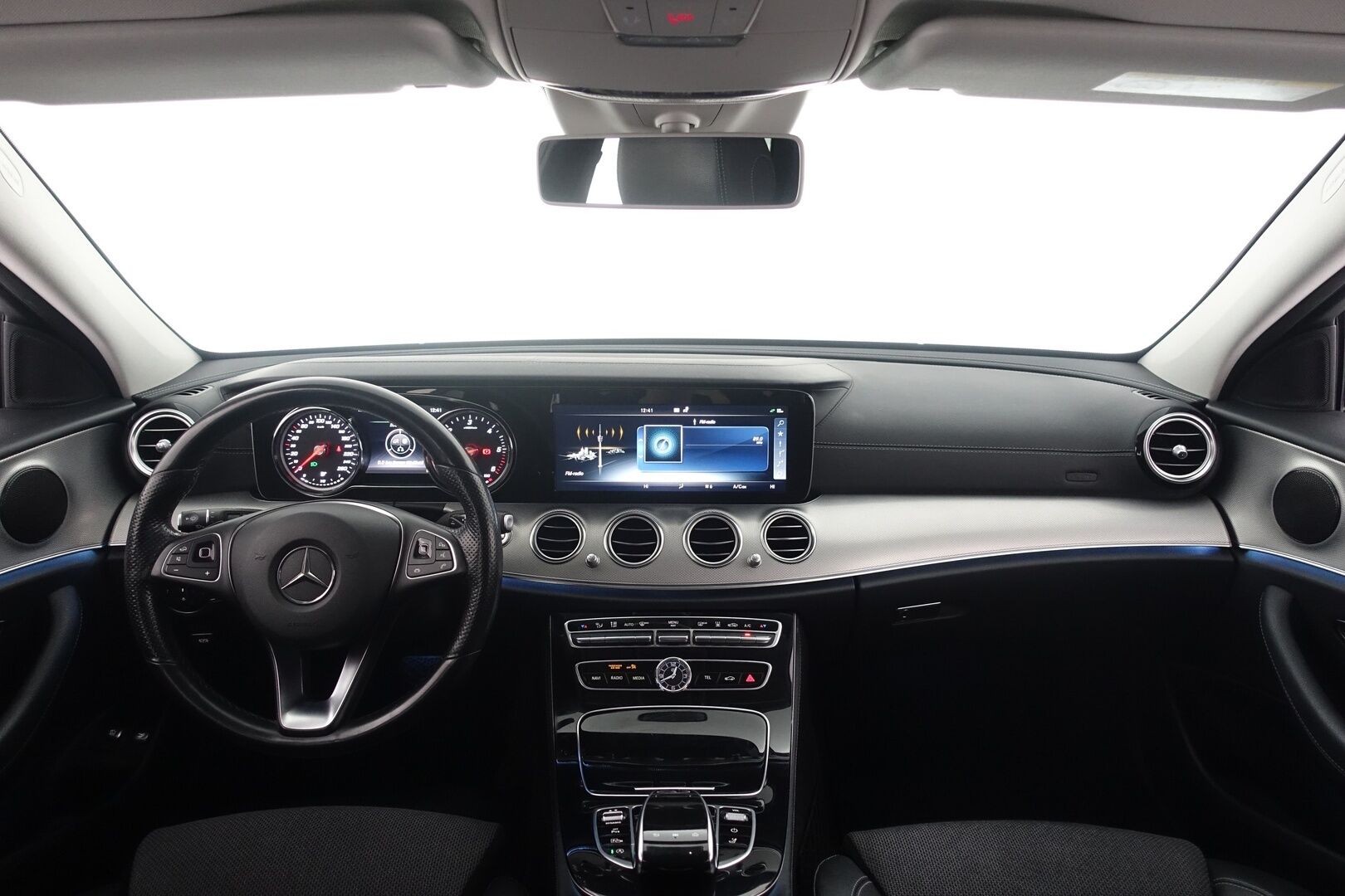 Mercedes-Benz E 2017 350 d T A Business *Webasto / Sähköinen vetokoukku / Peruutuskamera / Parkkitutkat / Hyvät kitkat / 2x renkaat* - Huippusiisti voimanpesä!