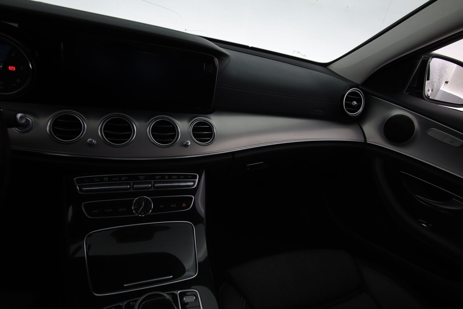 Mercedes-Benz E 2017 350 d T A Business *Webasto / Sähköinen vetokoukku / Peruutuskamera / Parkkitutkat / Hyvät kitkat / 2x renkaat* - Huippusiisti voimanpesä!