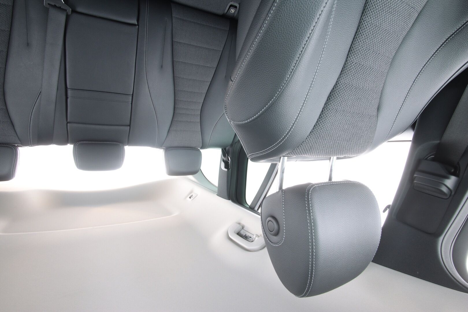 Mercedes-Benz E 2017 350 d T A Business *Webasto / Sähköinen vetokoukku / Peruutuskamera / Parkkitutkat / Hyvät kitkat / 2x renkaat* - Huippusiisti voimanpesä!