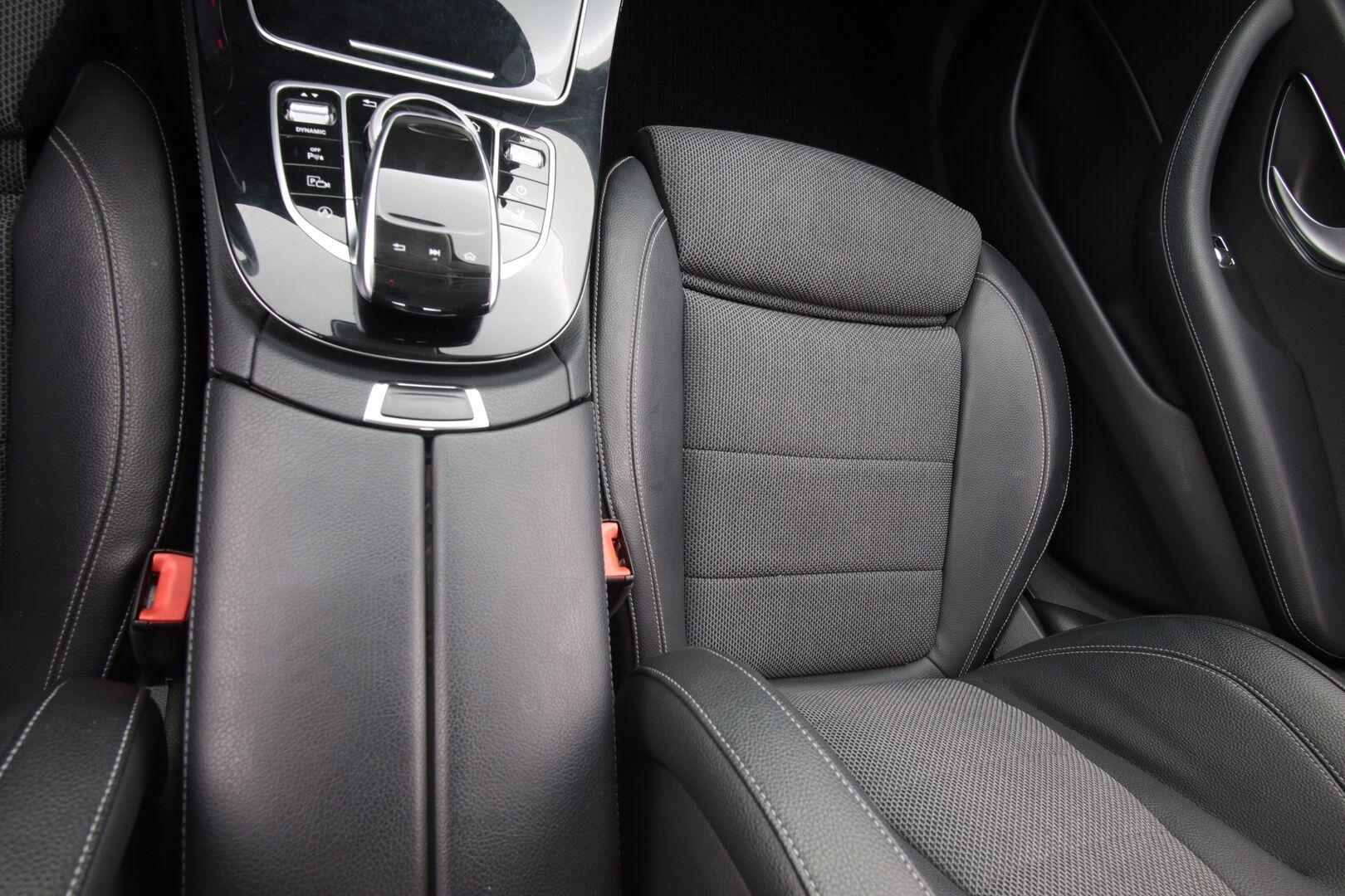 Mercedes-Benz E 2017 350 d T A Business *Webasto / Sähköinen vetokoukku / Peruutuskamera / Parkkitutkat / Hyvät kitkat / 2x renkaat* - Huippusiisti voimanpesä!