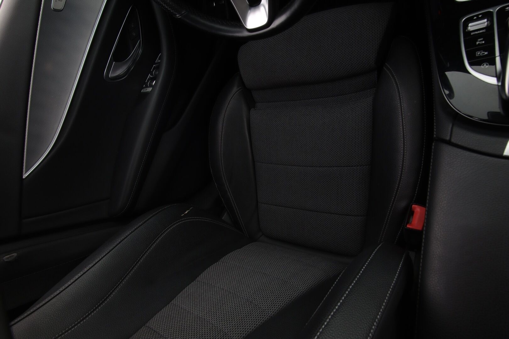 Mercedes-Benz E 2017 350 d T A Business *Webasto / Sähköinen vetokoukku / Peruutuskamera / Parkkitutkat / Hyvät kitkat / 2x renkaat* - Huippusiisti voimanpesä!