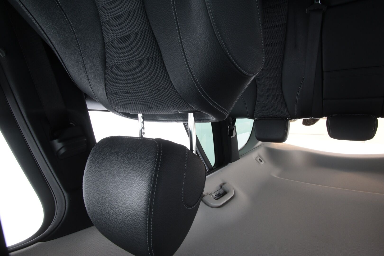 Mercedes-Benz E 2017 350 d T A Business *Webasto / Sähköinen vetokoukku / Peruutuskamera / Parkkitutkat / Hyvät kitkat / 2x renkaat* - Huippusiisti voimanpesä!