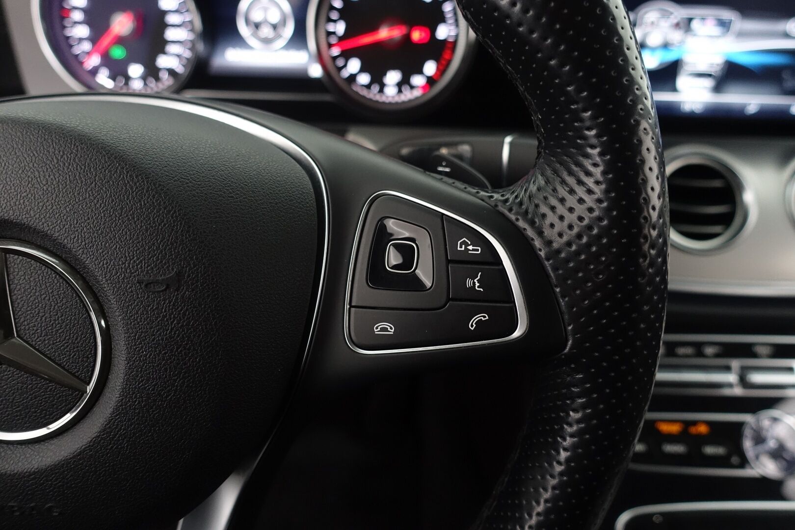 Mercedes-Benz E 2017 350 d T A Business *Webasto / Sähköinen vetokoukku / Peruutuskamera / Parkkitutkat / Hyvät kitkat / 2x renkaat* - Huippusiisti voimanpesä!