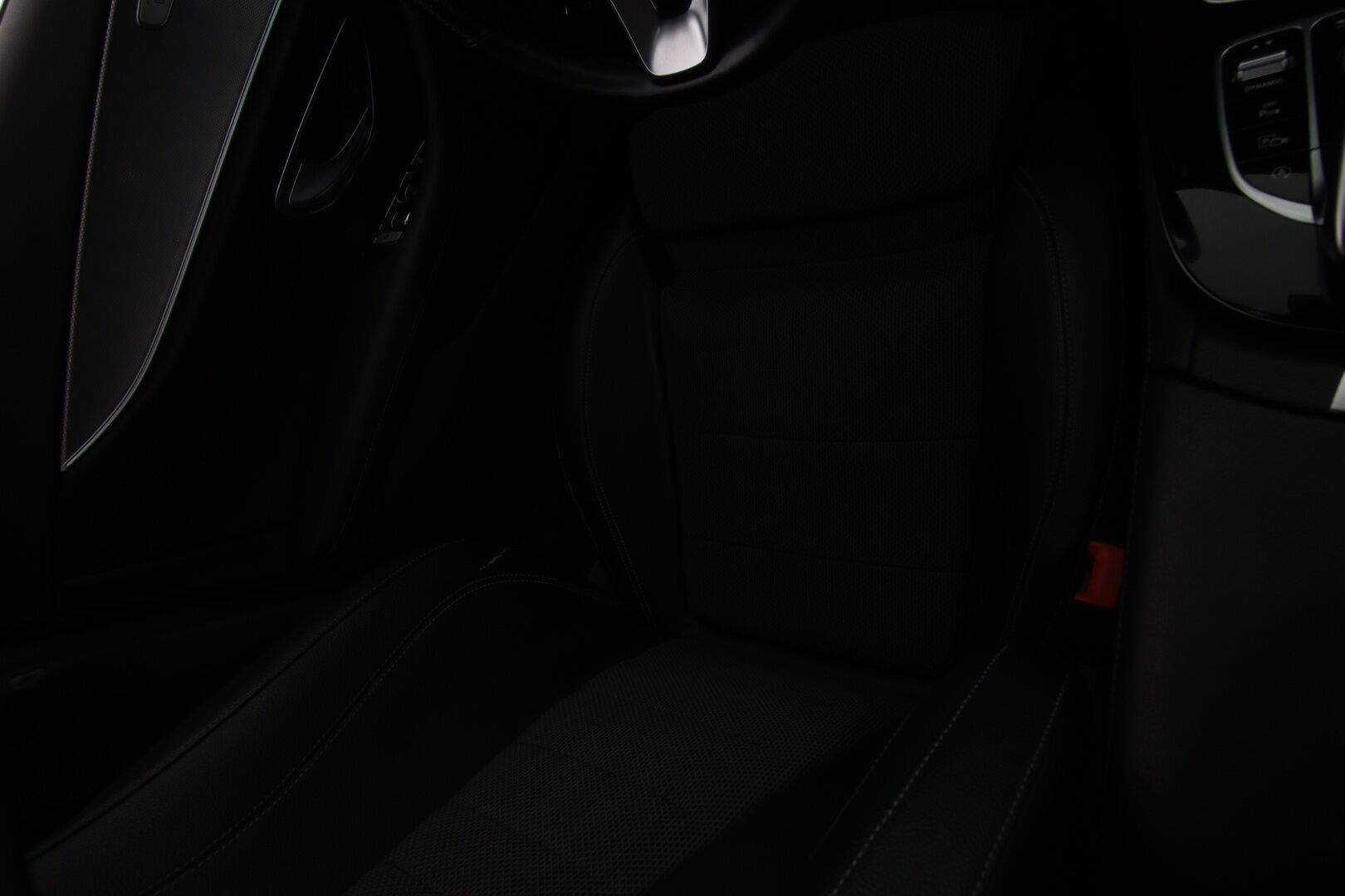 Mercedes-Benz E 2017 350 d T A Business *Webasto / Sähköinen vetokoukku / Peruutuskamera / Parkkitutkat / Hyvät kitkat / 2x renkaat* - Huippusiisti voimanpesä!