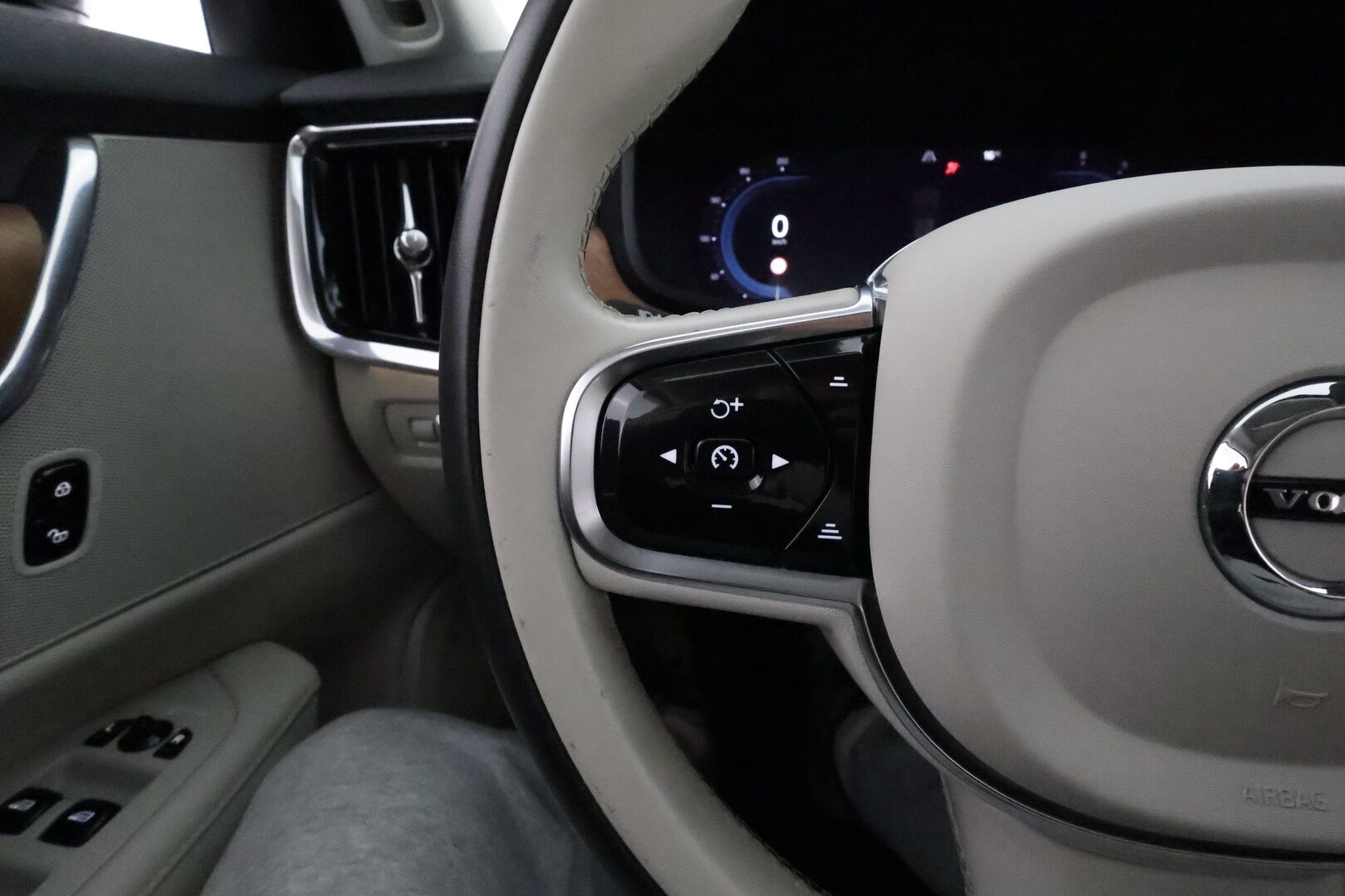 Volvo S90 2022 B5 AWD D-MHEV Business aut *ACC / P.kamera / Full LED / Koukku / Webasto / Vaaleat nahat / Navi / KeylessGo* - Facelift / 1.Om Suomi-auto / Kahdet renkaat aluvanteilla / Merkkihuollettu