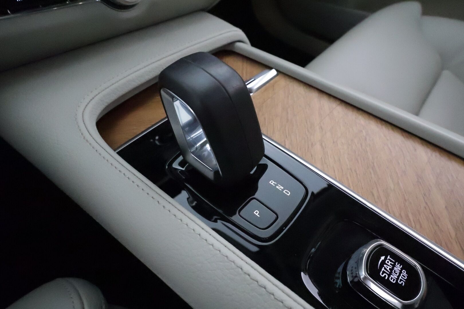 Volvo S90 2022 B5 AWD D-MHEV Business aut *ACC / P.kamera / Full LED / Koukku / Webasto / Vaaleat nahat / Navi / KeylessGo* - Facelift / 1.Om Suomi-auto / Kahdet renkaat aluvanteilla / Merkkihuollettu