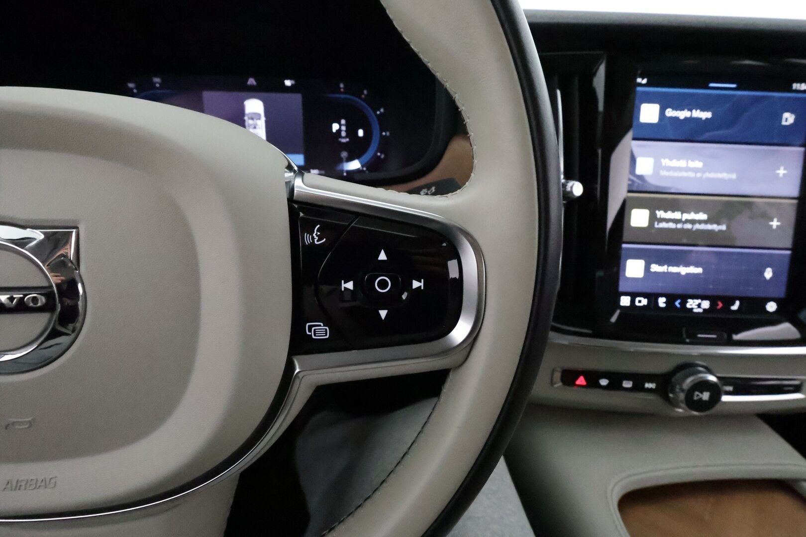 Volvo S90 2022 B5 AWD D-MHEV Business aut *ACC / P.kamera / Full LED / Koukku / Webasto / Vaaleat nahat / Navi / KeylessGo* - Facelift / 1.Om Suomi-auto / Kahdet renkaat aluvanteilla / Merkkihuollettu