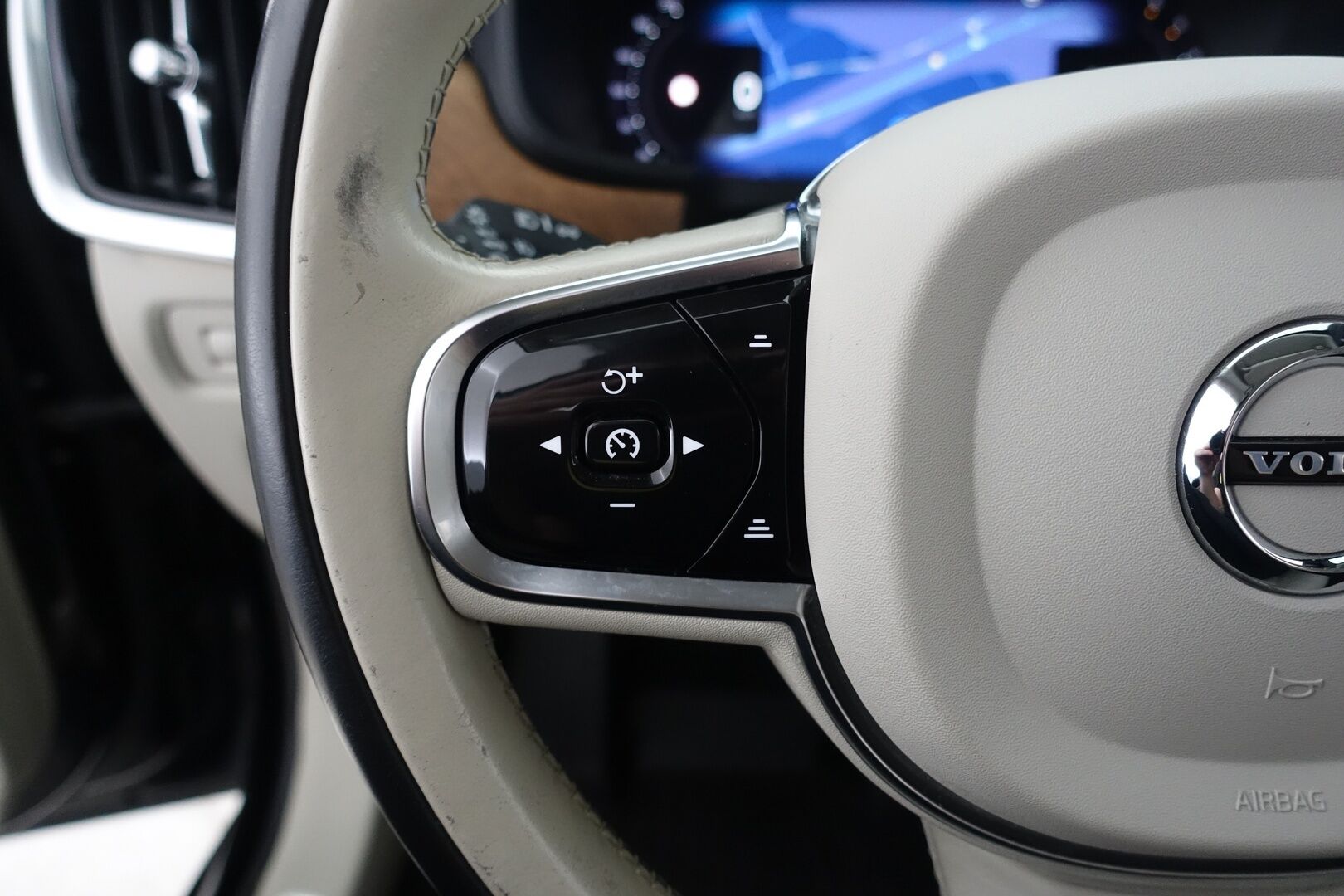 Volvo S90 2022 B5 AWD D-MHEV Business aut - | Merkkihuollettu | Webasto | Vetokoukku | Facelift | Suomi-auto | ACC | P.kamera | Full LED | Vaaleat Nahat | Navi | KeylessGo |