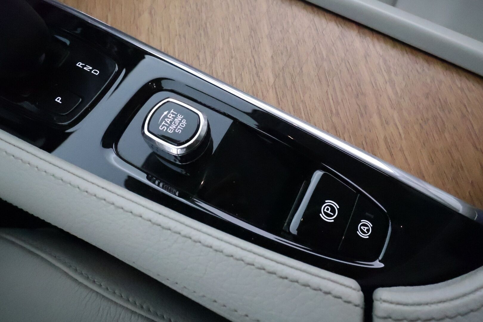 Volvo S90 2022 B5 AWD D-MHEV Business aut *ACC / P.kamera / Full LED / Koukku / Webasto / Vaaleat nahat / Navi / KeylessGo* - Facelift / 1.Om Suomi-auto / Kahdet renkaat aluvanteilla / Merkkihuollettu