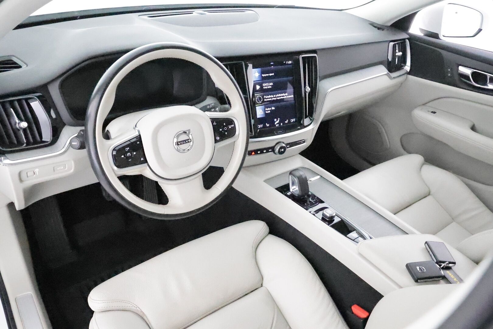 Volvo V60 Cross Country 2022 B4 AWD D-MHEV Business Edition aut *ACC / P.kamera / Webasto / Koukku / Vaaleat nahat / LED / Navi* - Suomi-auto 
