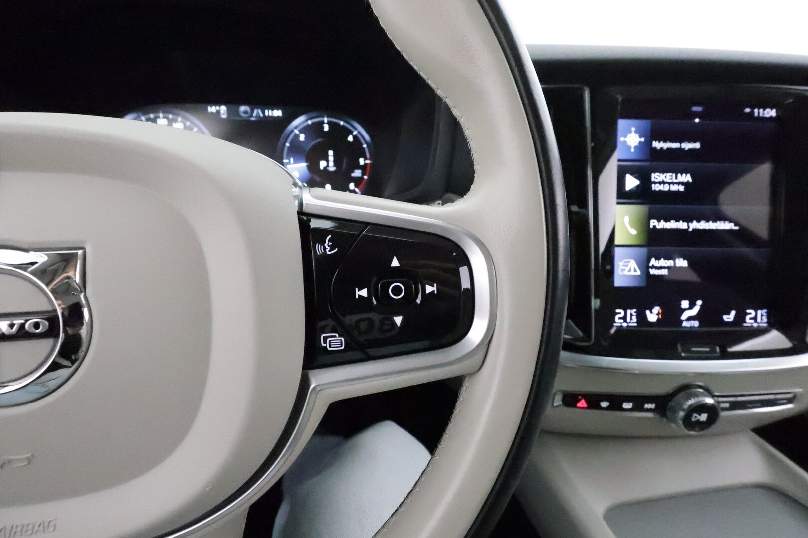 Volvo V60 Cross Country 2022 B4 AWD D-MHEV Business Edition aut *ACC / P.kamera / Webasto / Koukku / Vaaleat nahat / LED / Navi* - *Suomi-auto / Lisävalo / 2x renkaat & vanteet*