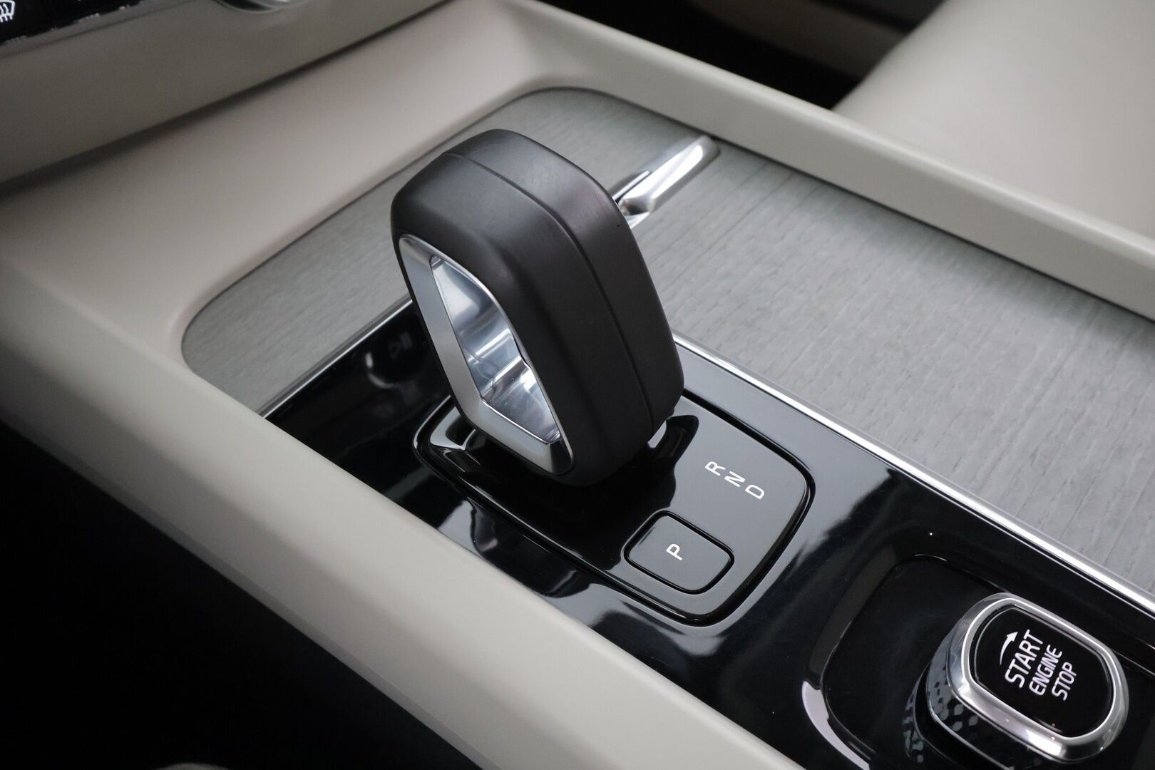 Volvo V60 Cross Country 2022 B4 AWD D-MHEV Business Edition aut *ACC / P.kamera / Webasto / Koukku / Vaaleat nahat / LED / Navi* - Suomi-auto 