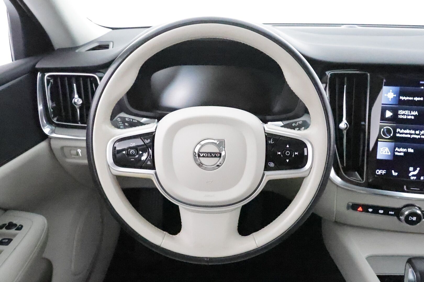Volvo V60 Cross Country 2022 B4 AWD D-MHEV Business Edition aut *ACC / P.kamera / Webasto / Koukku / Vaaleat nahat / LED / Navi* - Suomi-auto 