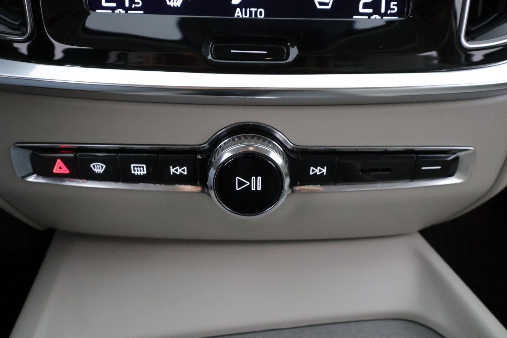 Volvo V60 Cross Country 2022 B4 AWD D-MHEV Business Edition aut *ACC / P.kamera / Webasto / Koukku / Vaaleat nahat / LED / Navi* - Suomi-auto 