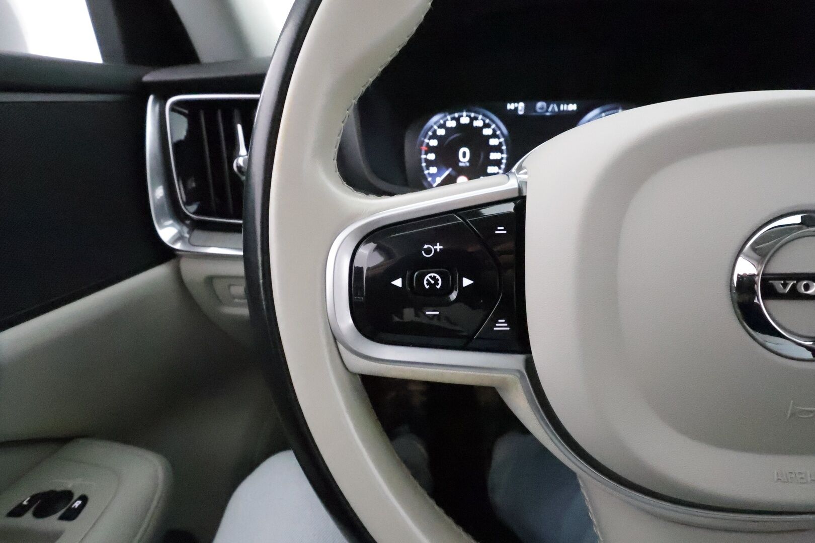 Volvo V60 Cross Country 2022 B4 AWD D-MHEV Business Edition aut *ACC / P.kamera / Webasto / Koukku / Vaaleat nahat / LED / Navi* - Suomi-auto 