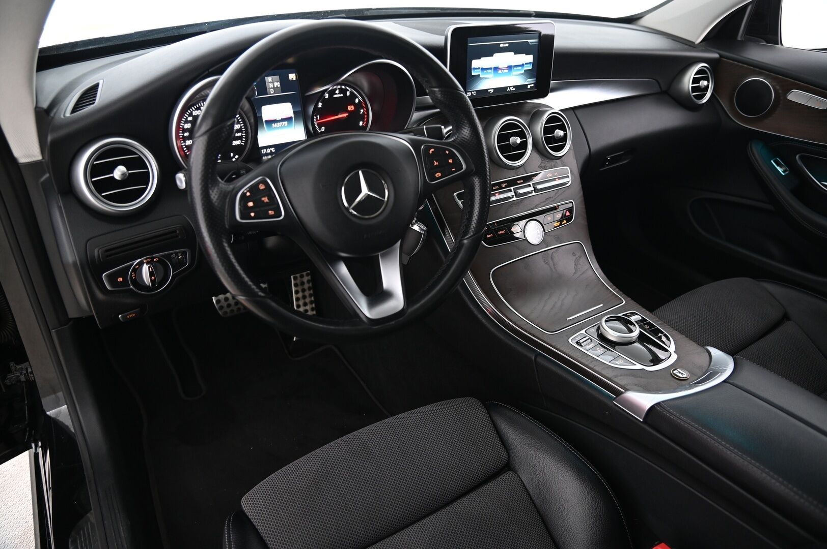 Mercedes-Benz C 2016 180 Coupé **Panorama / P.kamera / navi / Juuri katsastettu!** - *Juuri merkkihuollettu! / 2x renkaat&vanteet* - HULLUT VÄLIPÄIVÄT KORKOTARJOUS 2,49%