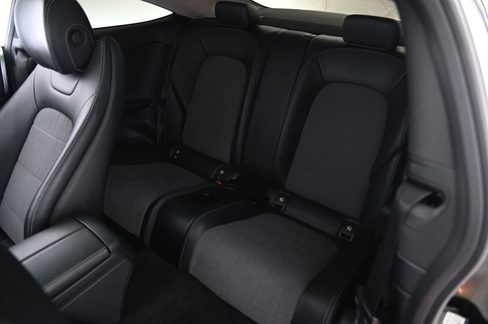 Mercedes-Benz C 2016 180 Coupé **Panorama / P.kamera / navi / Juuri katsastettu!** - *Juuri merkkihuollettu! / 2x renkaat&vanteet*